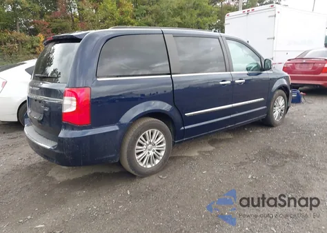 2015 Chrysler Town & Country Touring-L z USA, uszkodzony, nr VIN 2C4RC1CG8FR727656